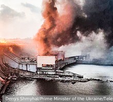 Разрушение Днепрогэс лишает Украину электричества для манёвров